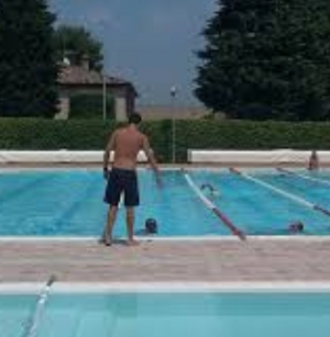 Santarcangelo, esalazione di cloro in piscina: venti intossicati, disabili e bambini