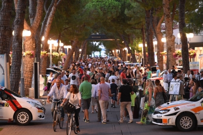 Rally San Marino, equipaggi sfilano a Riccione