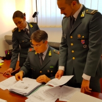 Non fanno lo scontrino: chiusi minimarket e lavanderia