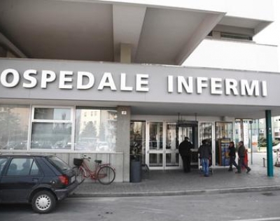 Bimbo 3 anni morso dal cane di famiglia