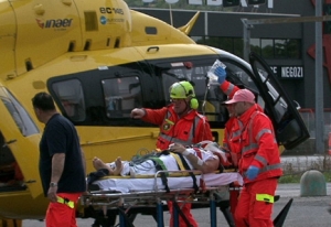 Incidente in via Montescudo, coinvolti bimba e motociclista