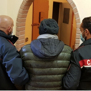 Novafeltria: minacce ed estorsioni in famiglia, arrestato 31enne