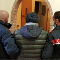 Novafeltria: minacce ed estorsioni in famiglia, arrestato 31enne