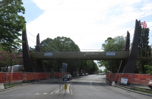 Via Roma, con la Family run si inaugura il ponte
