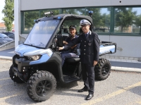 Spiagge sicure, il comune consegna alla polizia un fuoristrada da sabbia