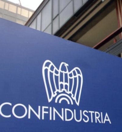 Economia, indagine congiunturale di Confindustria: produzione in calo del 13%
