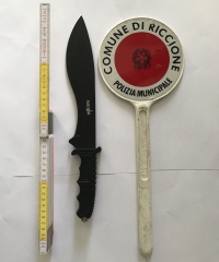 Riccione, aveva un coltello in auto: denunciato