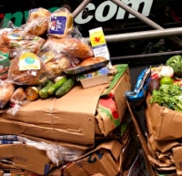Vende alimenti scaduti, 27mila euro di multa al negoziante