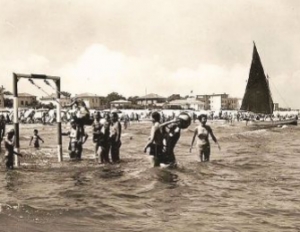 Torna l’altalena in riva al mare