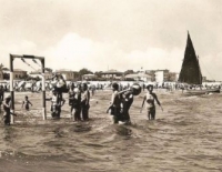 Torna l’altalena in riva al mare