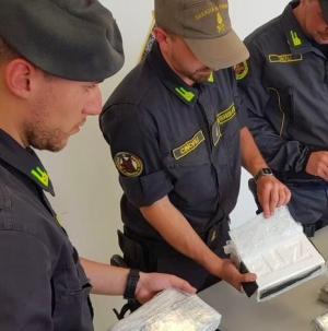 Sette chili di cocaina in auto, arrestato