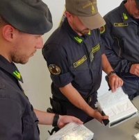 Sette chili di cocaina in auto, arrestato