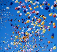 Palloncini in cielo contro la tratta degli esseri umani