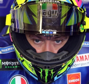 Incidente in motocross per Valentino, notte tranquilla in ospedale