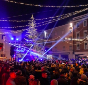 Capodanno, migliaia nelle piazze