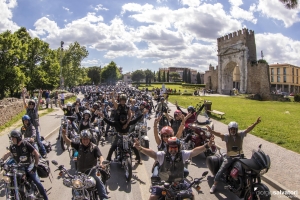 Reunion, gli harleysti scaldano i motori per un week end a tutto gas