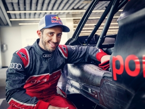 Dovizioso alla parata di supercar da Misano a Riccione