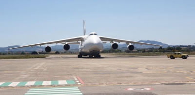 Miramare, atterra il cargo più grande del mondo
