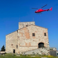 Verucchio, imbragatura acrobatica della rupe