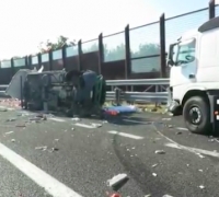 A14, scontro tra furgoncino e camion, perde la vita commerciante